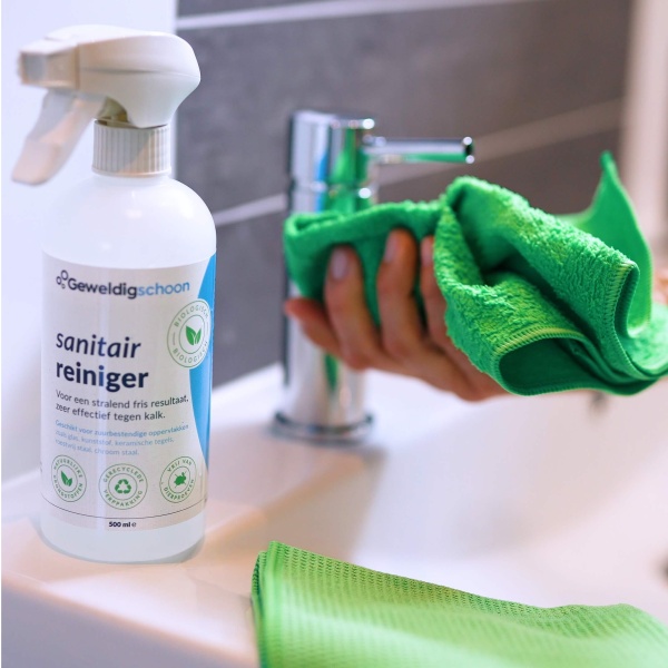Kraan kalkvrij schoonmaken met de sanitairreiniger uit de 3-pack mix reinigers van GEWELDIGSCHOON