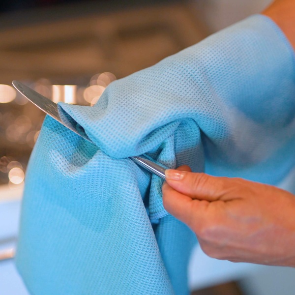 Bestek streeploos en glanzend nadrogen met de 3-pack droogdoek L van GEWELDIGSCHOON