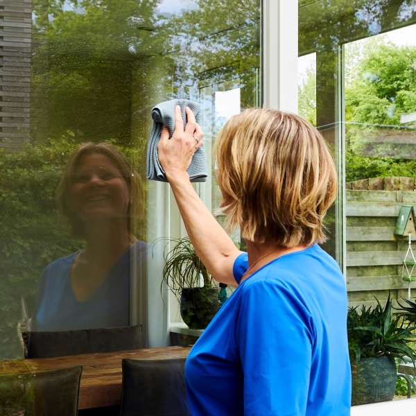Gemakkelijk ruiten en glazen nadrogen met de 3-pack droogdoeken van GEWELDIGSCHOON