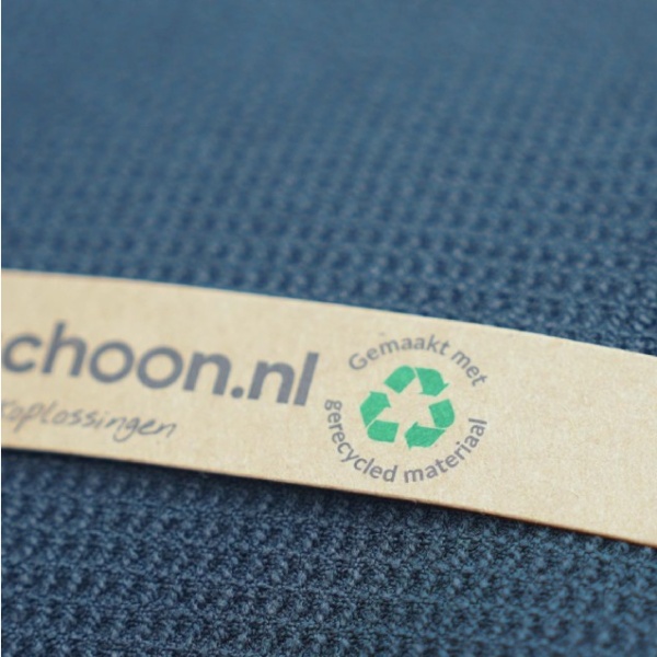 kartonnen omslag met recycle symbool